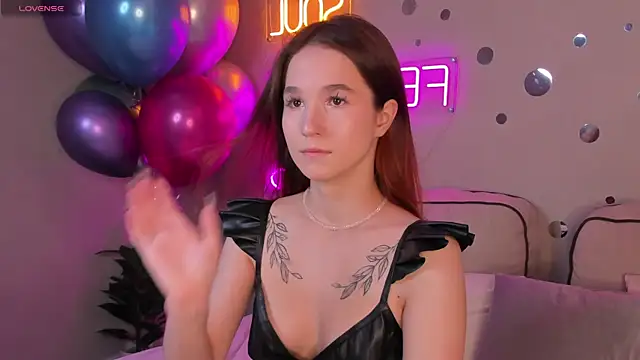 Snapshot of Eva_Hollowey chatting on 09/22/25, 10:28 Eva Hollowey online show from 09/22/25, 10:28