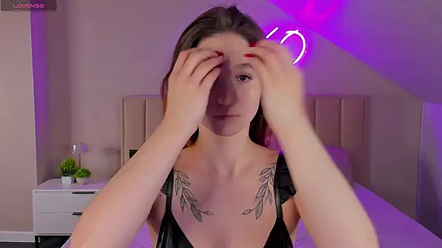 Snapshot of Eva_Hollowey chatting on 10/23/25, 09:08 Eva Hollowey online show from 10/23/25, 09:08