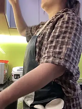 Snapshot of kute_sex chatting on 09/18/25, 01:40 kute sex online show from 09/18/25, 01:40