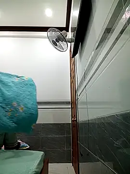 Snapshot of kute_sex chatting on 09/26/25, 01:31 kute sex online show from 09/26/25, 01:31