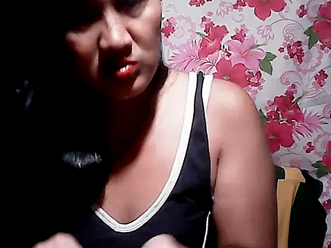 Snapshot of sh1nbae chatting on 11/17/25, 12:55 sh1nbae online show from 11/17/25, 12:55