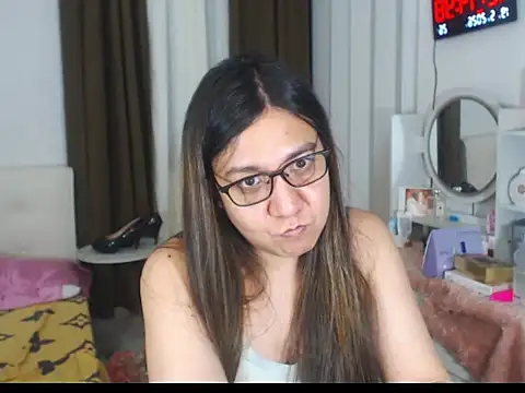 Snapshot of stellahugeX chatting on 05/18/26, 04:13 stellahugeX online show from 05/18/26, 04:13