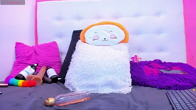 Willow Wright online show from 10/28/25, 01:36