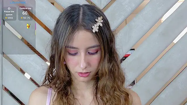 Snapshot of Sarah-Grace chatting on 03/25/26, 01:11 Sarah-Grace online show from 03/25/26, 01:11