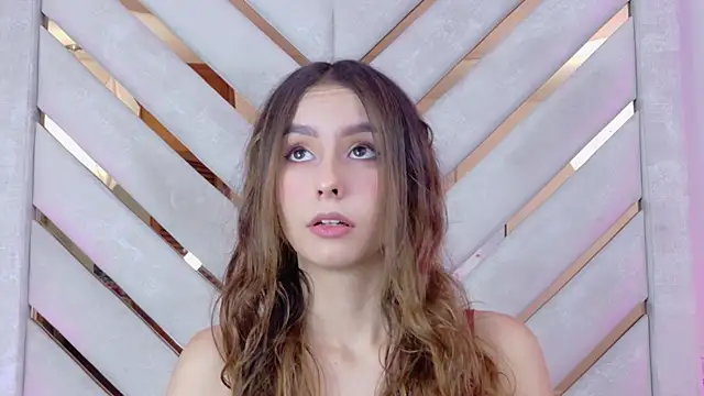 Snapshot of Sarah-Grace chatting on 04/09/26, 12:43 Sarah-Grace online show from 04/09/26, 12:43