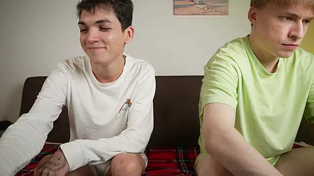 Snapshot of MattyandAiden chatting on 12/17/25, 06:47 MattyandAiden online show from 12/17/25, 06:47