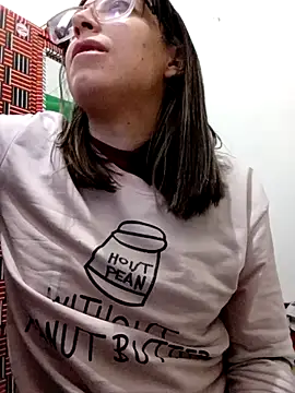 Snapshot of Miranda_sexlove_ chatting on 10/21/25, 03:24 Miranda sexlove online show from 10/21/25, 03:24