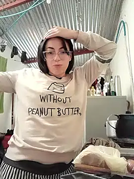 Snapshot of Miranda_sexlove_ chatting on 12/01/25, 04:01 Miranda sexlove online show from 12/01/25, 04:01