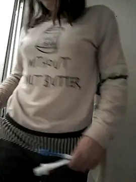 Snapshot of Miranda_sexlove_ chatting on 12/05/25, 06:04 Miranda sexlove online show from 12/05/25, 06:04