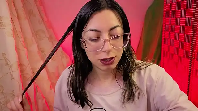 Snapshot of Miranda_sexlove_ chatting on 12/14/25, 07:36 Miranda sexlove online show from 12/14/25, 07:36