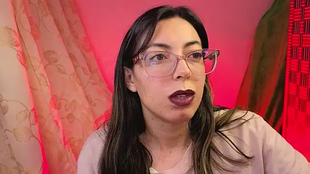 Snapshot of Miranda_sexlove_ chatting on 12/15/25, 07:34 Miranda sexlove online show from 12/15/25, 07:34