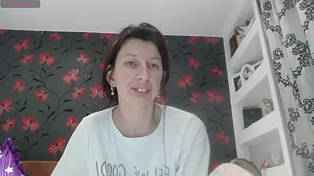 Snapshot of RosieHayes chatting on 04/04/26, 07:33 RosieHayes online show from 04/04/26, 07:33