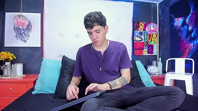 Matteo12  online show from 10/21/25, 04:02