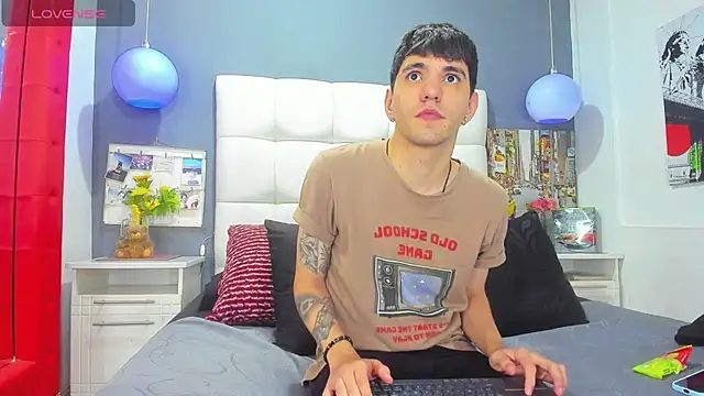 Matteo12  online show from 10/27/25, 02:59