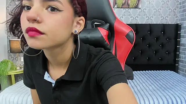 Snapshot of Kittypetite11 chatting on 09/12/25, 02:00 Kittypetite11 online show from 09/12/25, 02:00