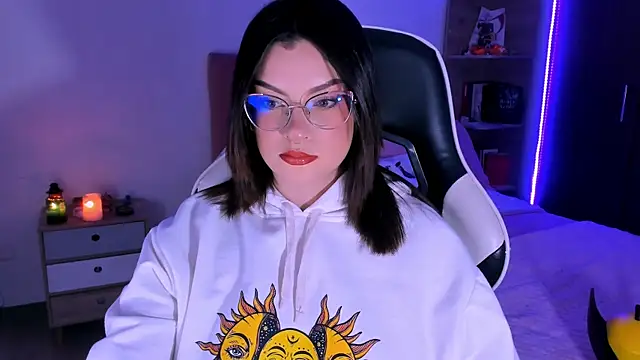 Snapshot of OphelianaRose33 chatting on 10/28/25, 10:56 OphelianaRose33 online show from 10/28/25, 10:56