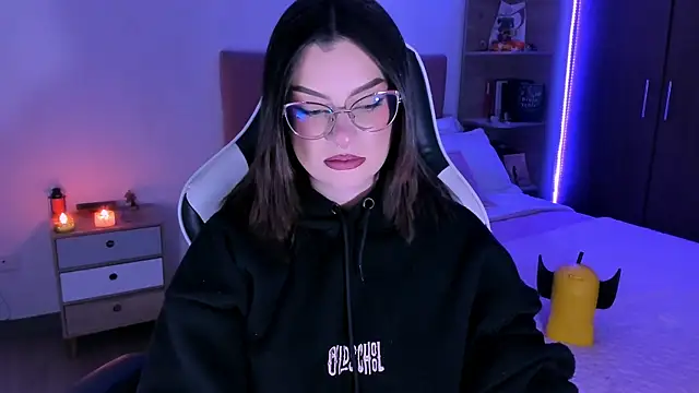 Snapshot of OphelianaRose33 chatting on 11/07/25, 10:32 OphelianaRose33 online show from 11/07/25, 10:32