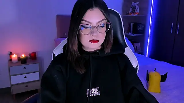 Snapshot of OphelianaRose33 chatting on 11/14/25, 10:29 OphelianaRose33 online show from 11/14/25, 10:29