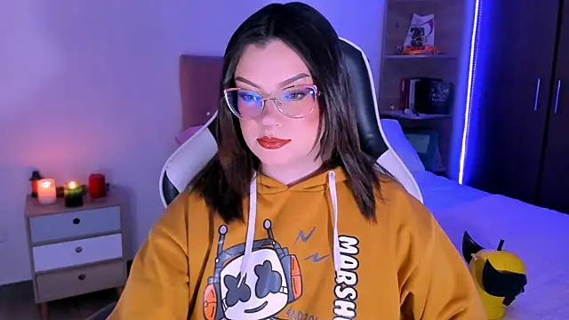 Snapshot of OphelianaRose33 chatting on 11/16/25, 09:31 OphelianaRose33 online show from 11/16/25, 09:31