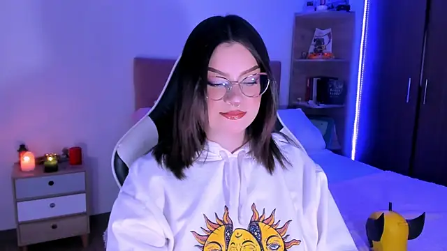 Snapshot of OphelianaRose33 chatting on 11/18/25, 10:14 OphelianaRose33 online show from 11/18/25, 10:14