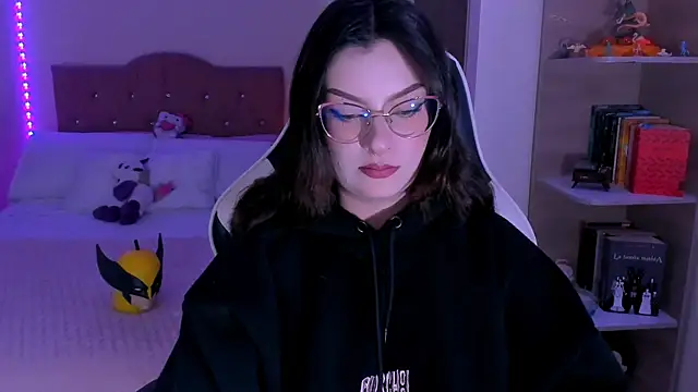 Snapshot of OphelianaRose33 chatting on 12/20/25, 10:39 OphelianaRose33 online show from 12/20/25, 10:39