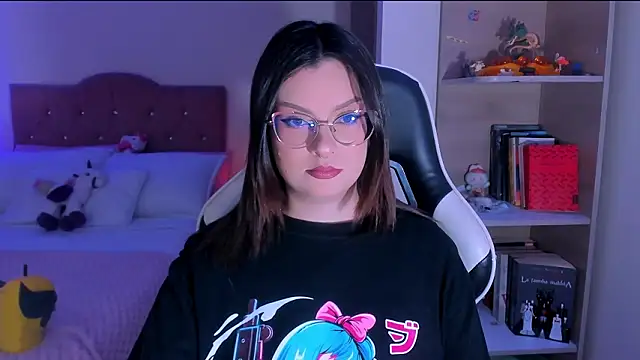 OphelianaRose33 online show from 02/13/26, 10:39