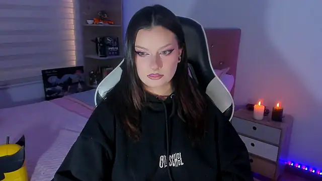 OphelianaRose33 online show from 07/02/26, 10:27