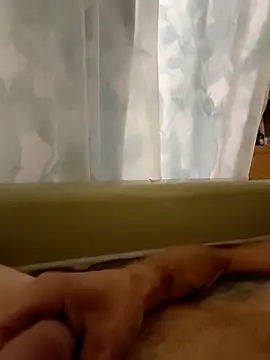 Hungwell1515 online show from 10/26/25, 09:48