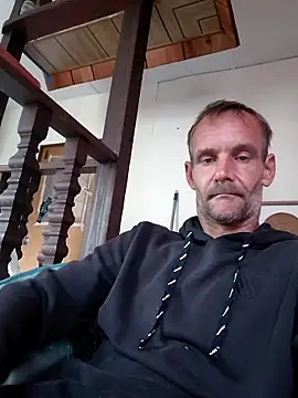 Snapshot of Hungwell1515 chatting on 01/13/26, 03:06 Hungwell1515 online show from 01/13/26, 03:06