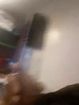 Snapshot of Hungwell1515 chatting on 01/19/26, 01:48 Hungwell1515 online show from 01/19/26, 01:48