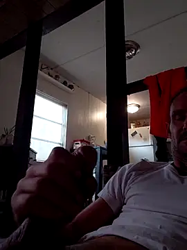 Snapshot of Hungwell1515 chatting on 02/19/26, 12:34 Hungwell1515 online show from 02/19/26, 12:34