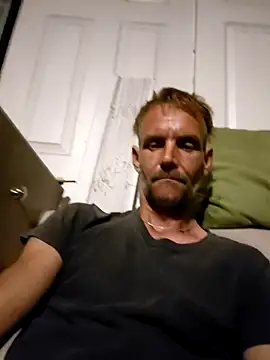 Snapshot of Hungwell1515 chatting on 02/22/26, 06:02 Hungwell1515 online show from 02/22/26, 06:02