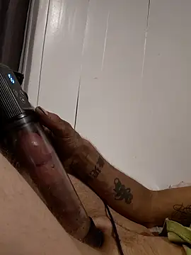 Snapshot of Hungwell1515 chatting on 04/07/26, 01:11 Hungwell1515 online show from 04/07/26, 01:11