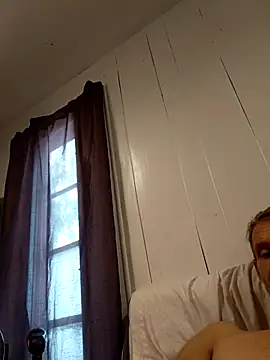 Snapshot of Hungwell1515 chatting on 04/11/26, 12:42 Hungwell1515 online show from 04/11/26, 12:42