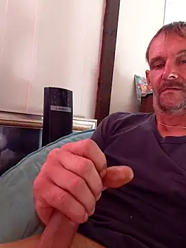 Snapshot of Hungwell1515 chatting on 04/16/26, 01:23 Hungwell1515 online show from 04/16/26, 01:23