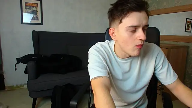 Snapshot of FelixStarkk chatting on 12/18/25, 05:24 FelixStarkk online show from 12/18/25, 05:24