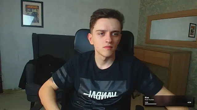 Snapshot of FelixStarkk chatting on 12/19/25, 05:31 FelixStarkk online show from 12/19/25, 05:31