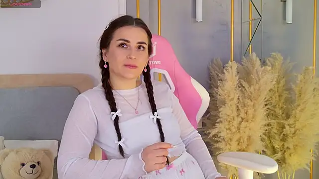 LanaElise online show from 11/06/25, 06:03