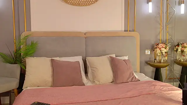 LanaElise online show from 11/23/25, 05:29