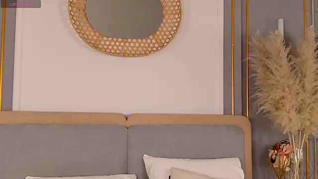 LanaElise online show from 11/25/25, 05:18