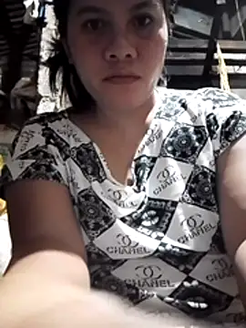 Snapshot of phoenix_1994 chatting on 11/15/25, 06:15 phoenix 1994 online show from 11/15/25, 06:15