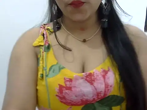 Snapshot of LIYO_ chatting on 03/21/26, 06:18 LIYO online show from 03/21/26, 06:18