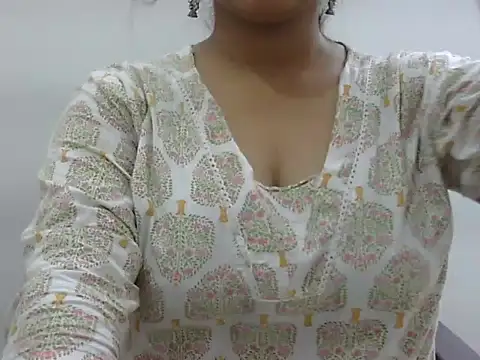 Snapshot of LIYO_ chatting on 05/25/26, 07:36 LIYO online show from 05/25/26, 07:36
