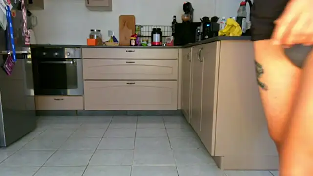 Snapshot of BRIANSILK77 chatting on 10/21/25, 08:04 BRIANSILK77 online show from 10/21/25, 08:04