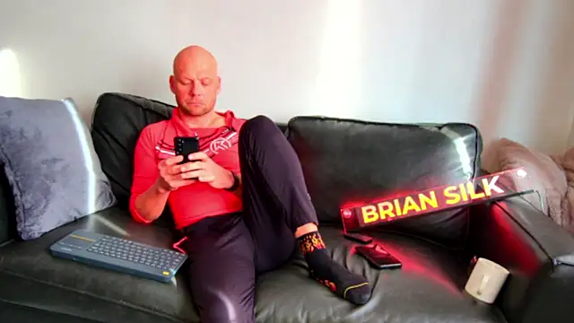 Snapshot of BRIANSILK77 chatting on 01/11/26, 12:21 BRIANSILK77 online show from 01/11/26, 12:21