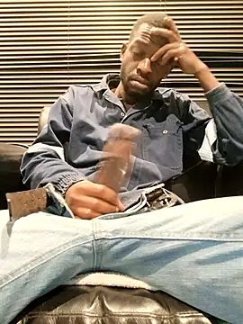 Snapshot of Fizozoo chatting on 04/26/26, 02:31 Fizozoo online show from 04/26/26, 02:31