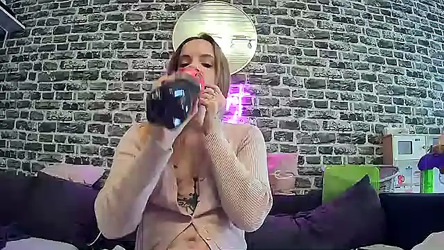 Snapshot of SexyMilf_37 chatting on 11/14/25, 10:47 SexyMilf 37 online show from 11/14/25, 10:47