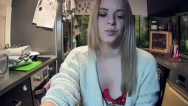 Snapshot of SexyMilf_37 chatting on 11/17/25, 09:20 SexyMilf 37 online show from 11/17/25, 09:20