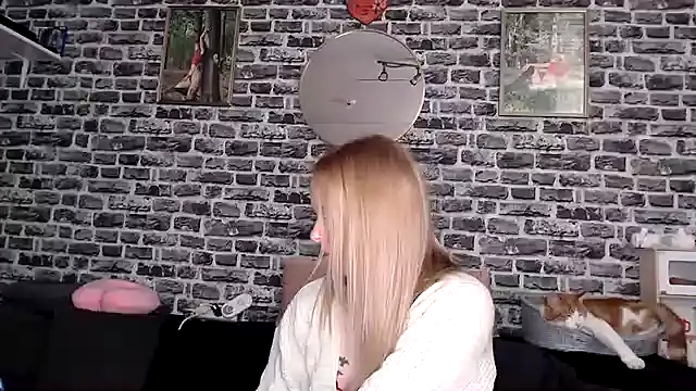 Snapshot of SexyMilf_37 chatting on 11/22/25, 08:41 SexyMilf 37 online show from 11/22/25, 08:41