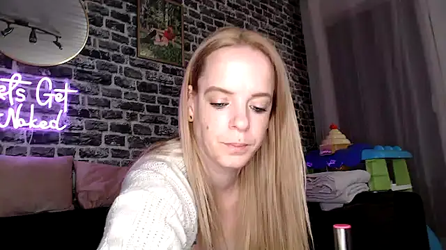 Snapshot of SexyMilf_37 chatting on 11/23/25, 08:41 SexyMilf 37 online show from 11/23/25, 08:41